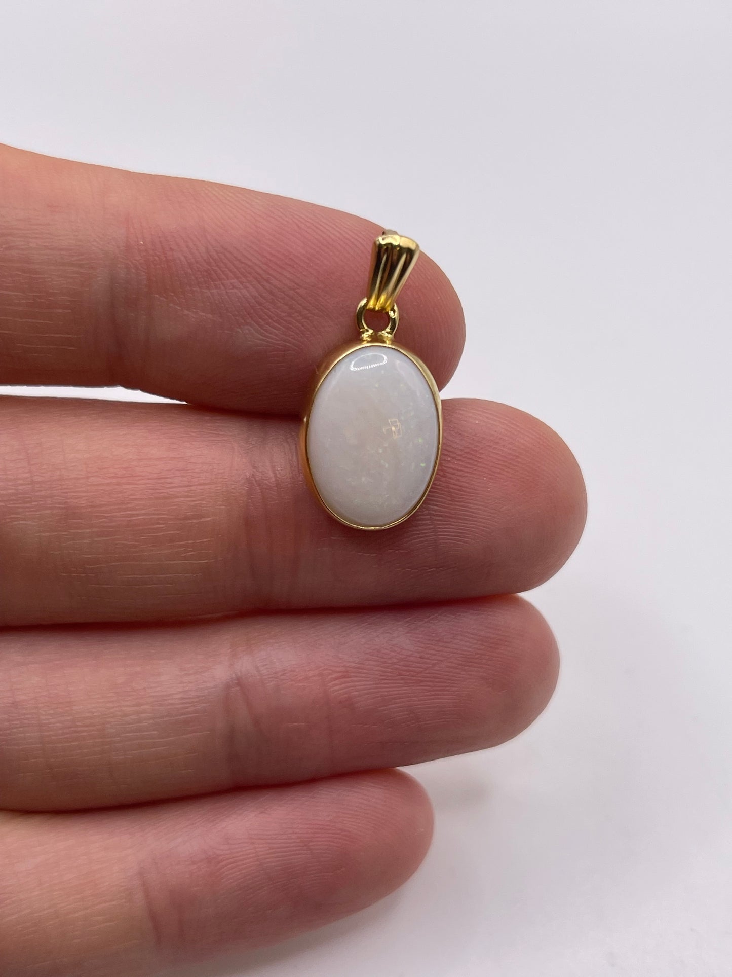 18ct gold opal pendant
