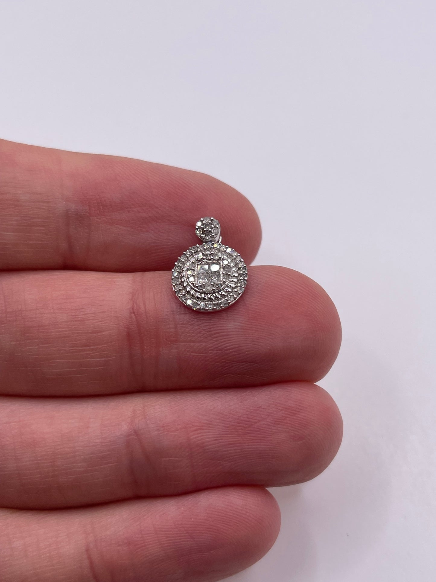 9ct white gold diamond cluster pendant