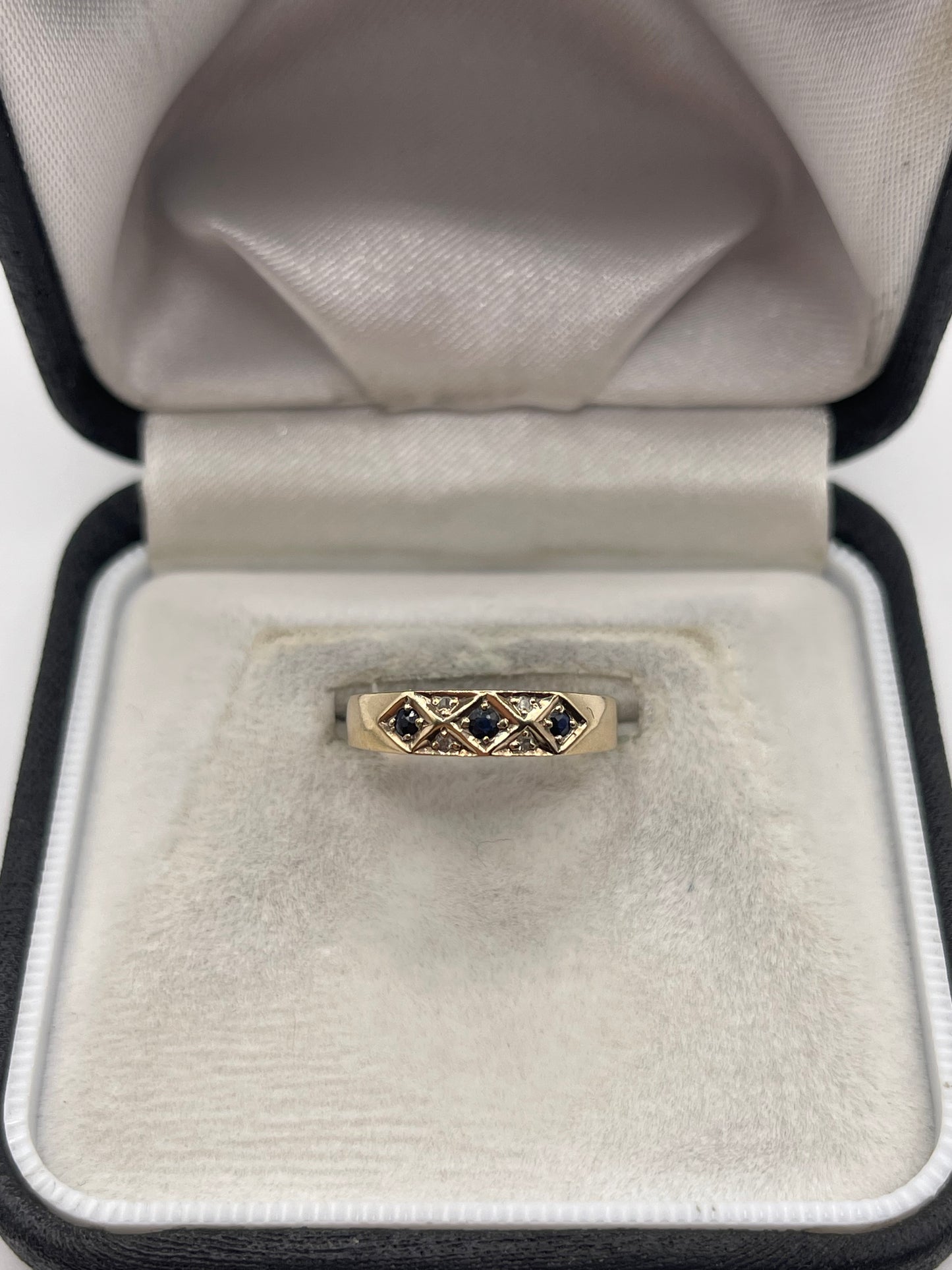 9ct gold sapphire and diamond ring