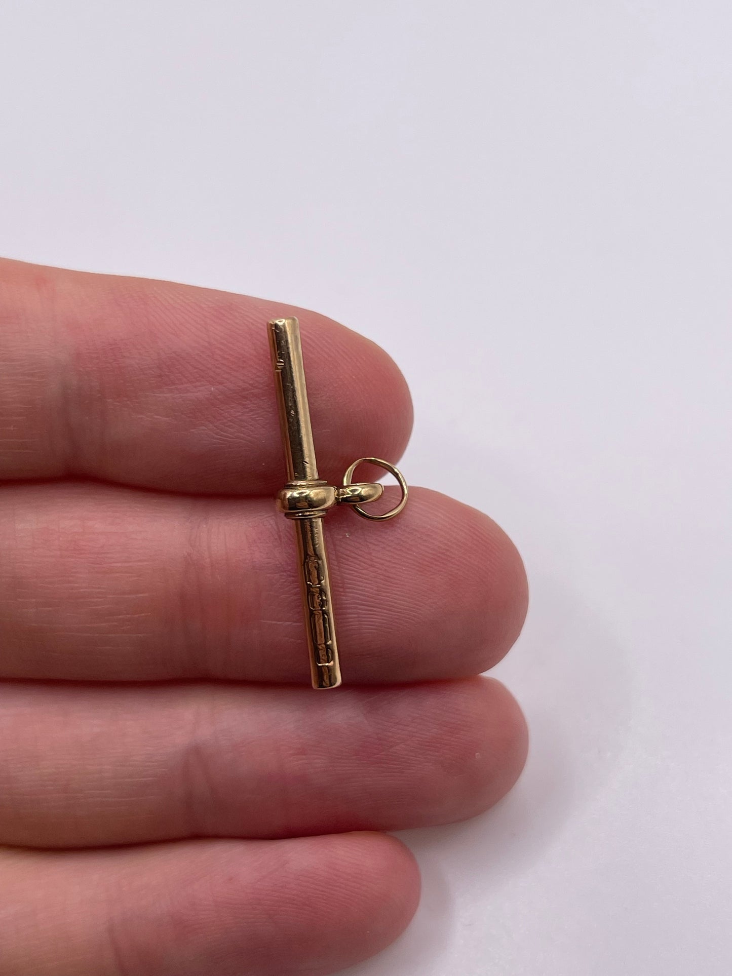 9ct gold t bar pendant