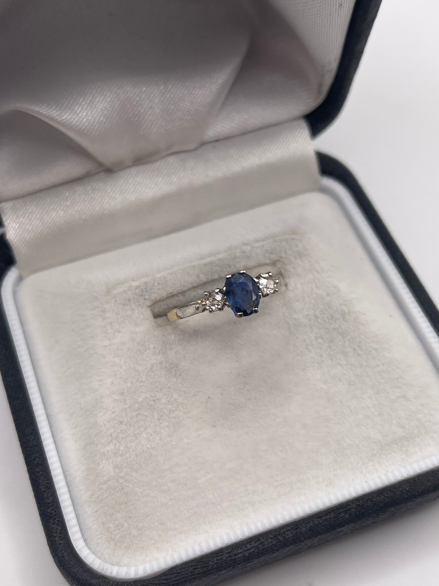 18ct gold sapphire and diamond ring