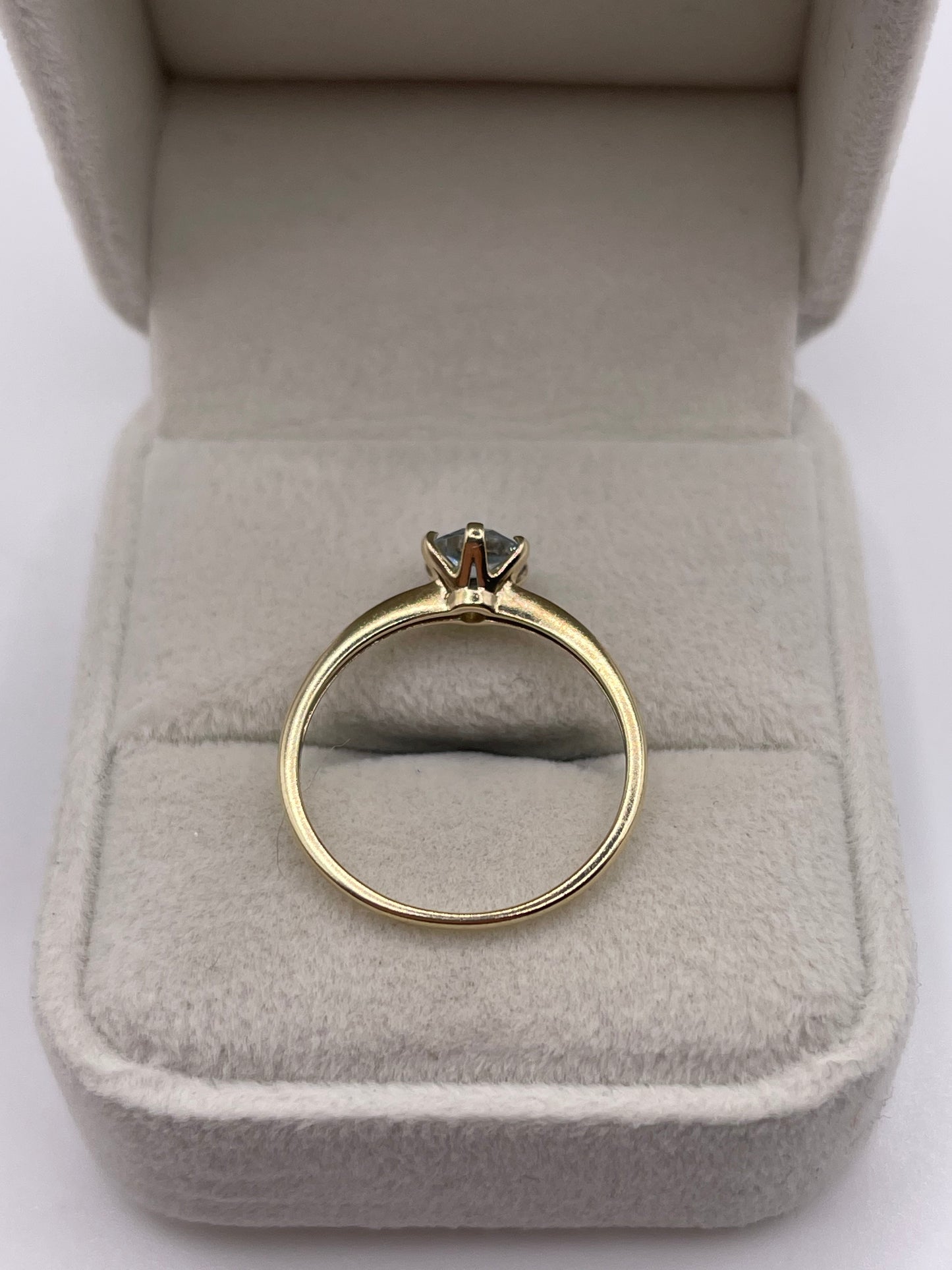 9ct gold blue topaz ring