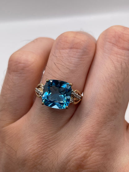 9ct gold blue topaz and zircon ring