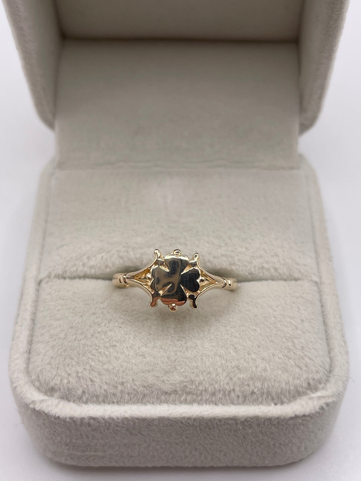 9ct gold clover ring