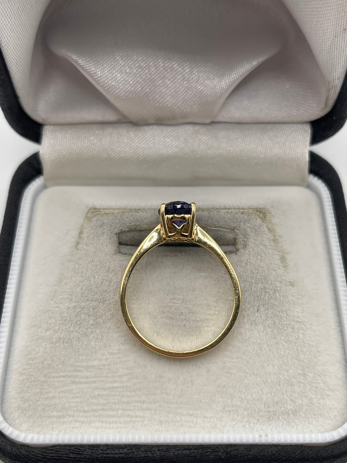 18ct gold tanzanite ring