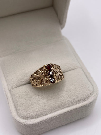 9ct gold garnet ring