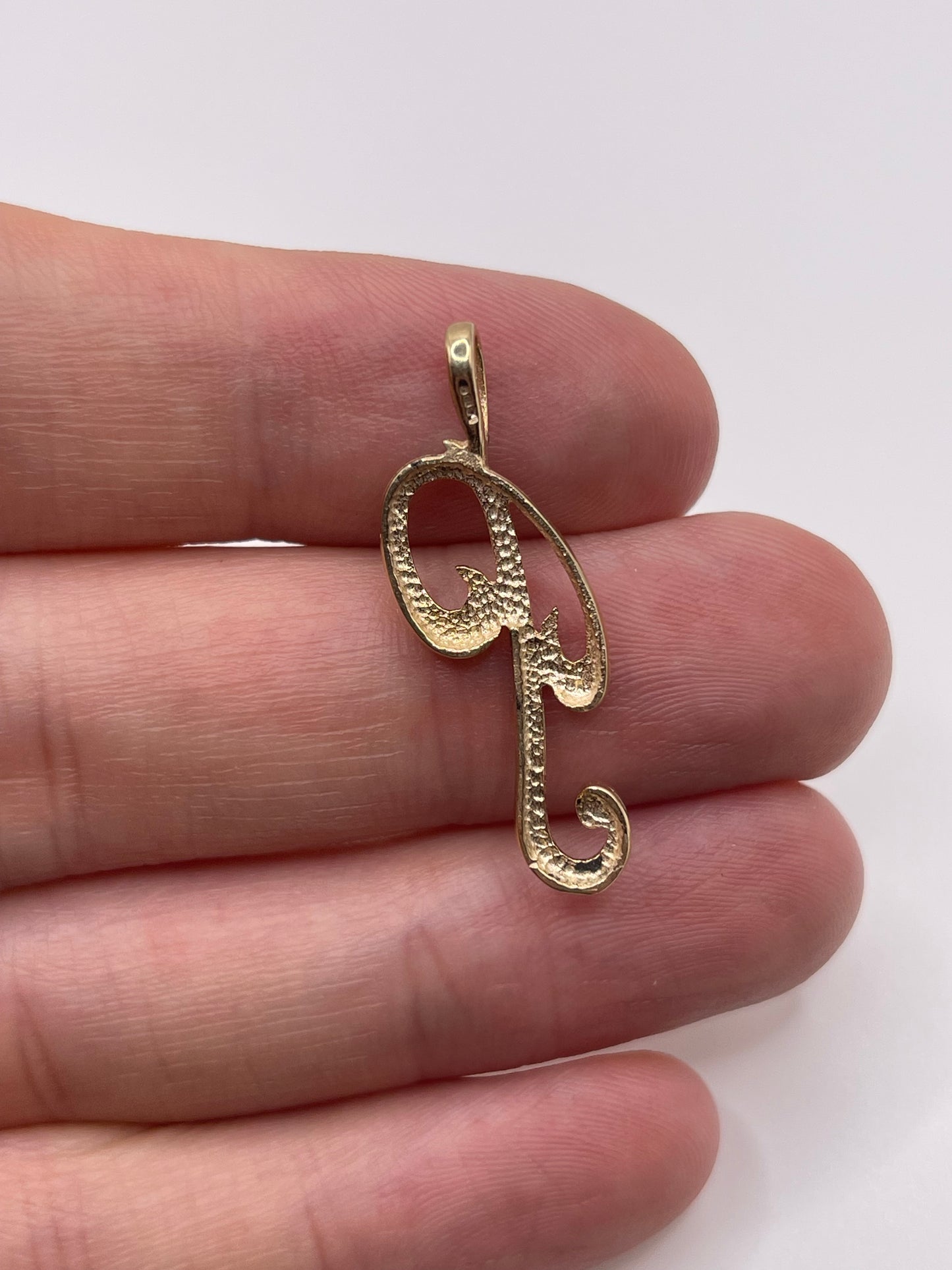9ct gold initial P pendant