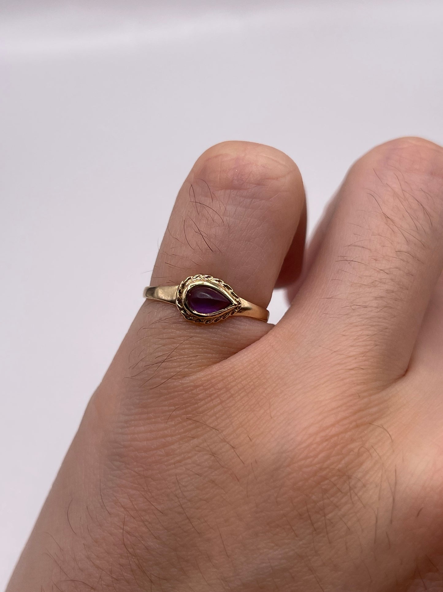 9ct gold cabochon amethyst ring