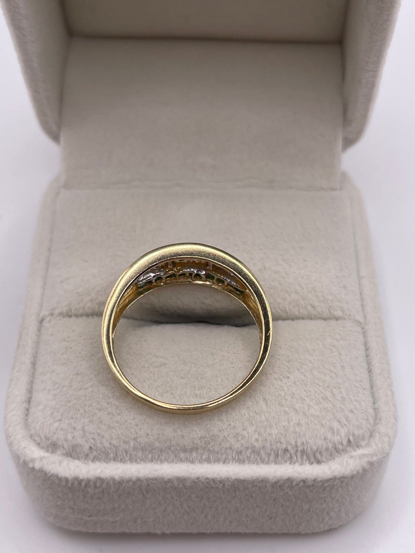 9ct gold emerald and diamond ring