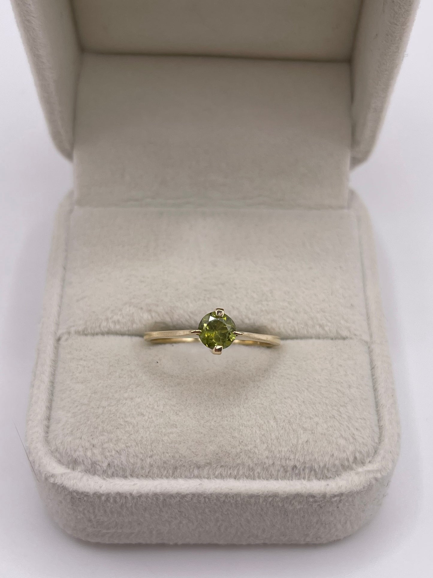 9ct gold quartz ring