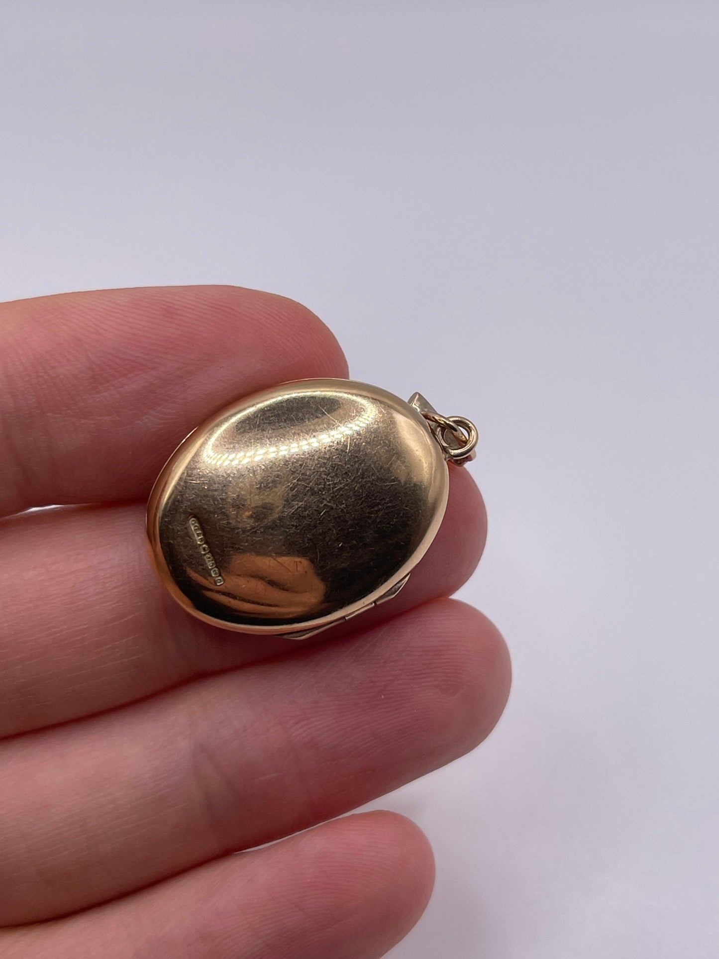 9ct gold diamond locket pendant
