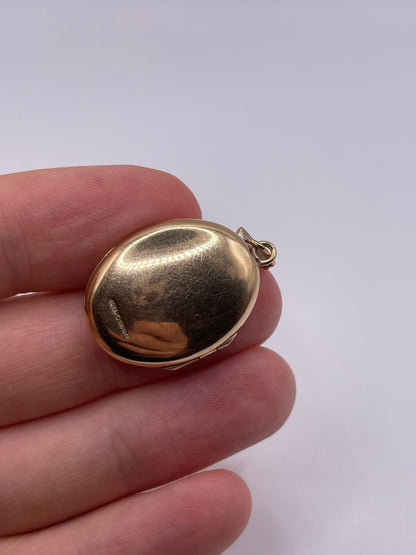9ct gold diamond locket pendant