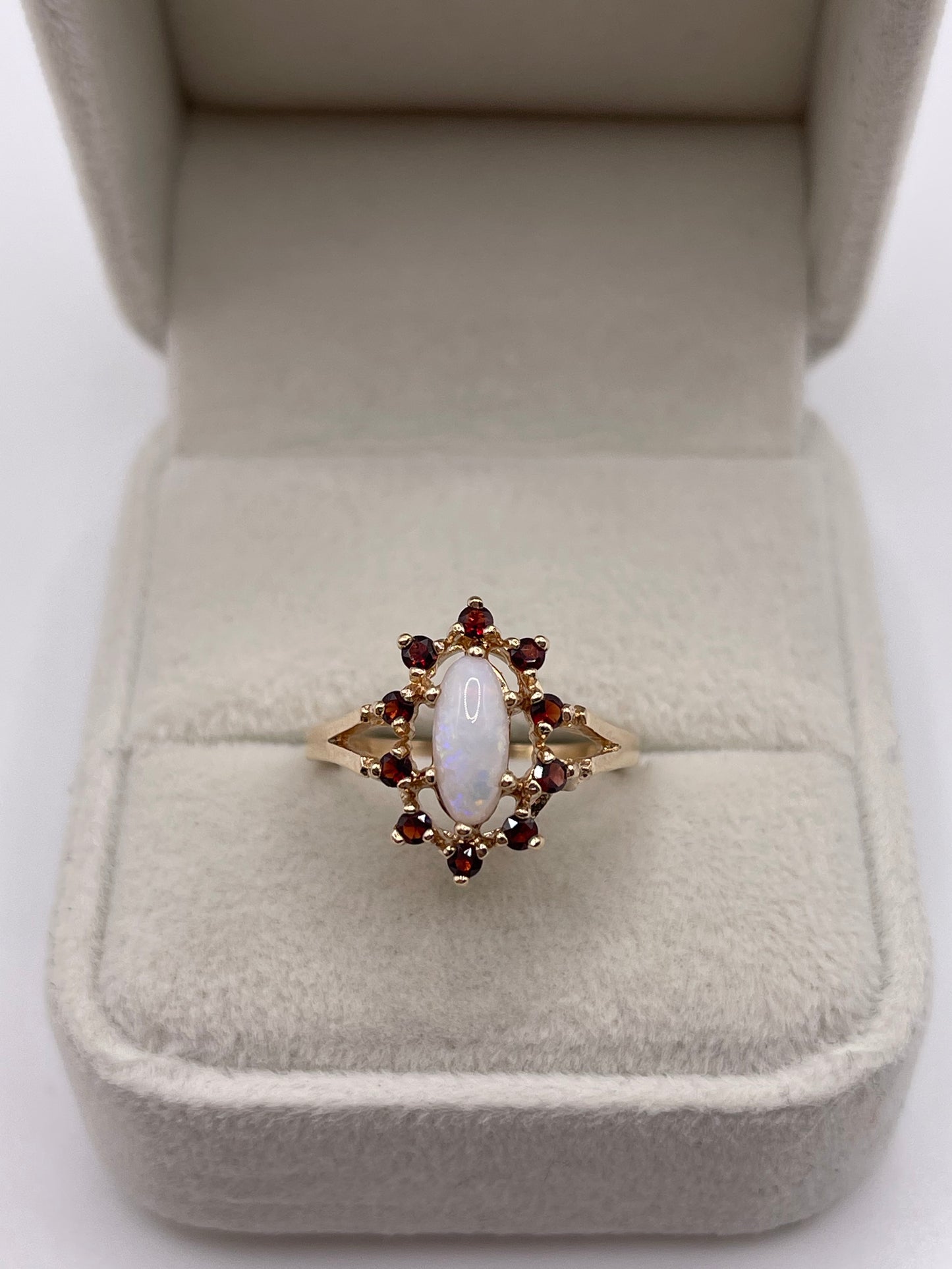 9ct gold opal and garnet ring
