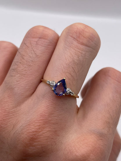9ct gold tanzanite and zircon ring