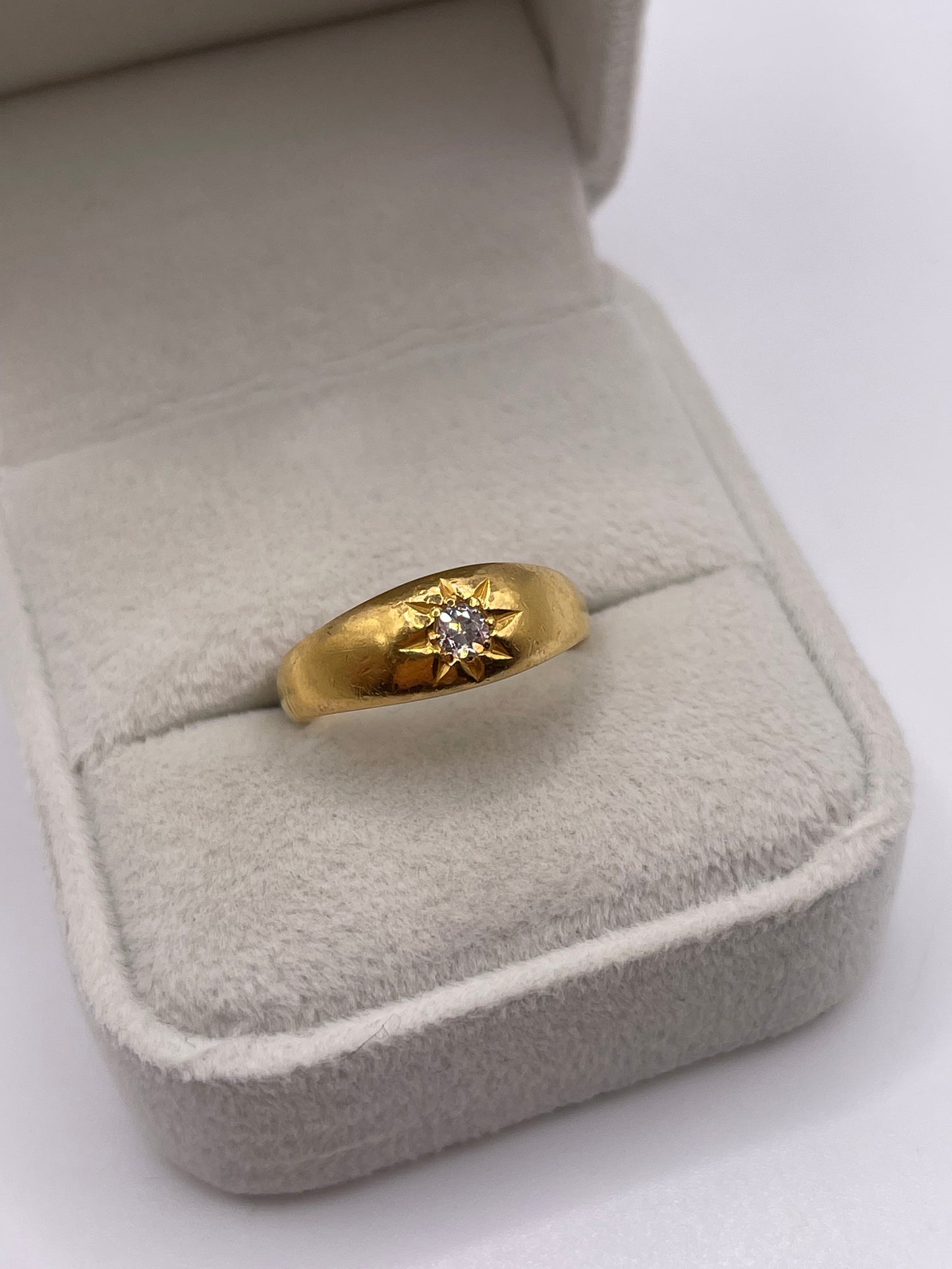 Antique 18ct gold diamond gypsy ring