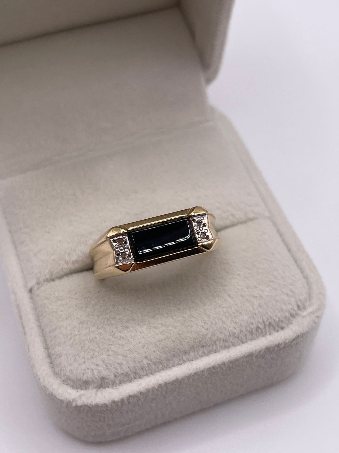9ct gold onyx and diamond ring