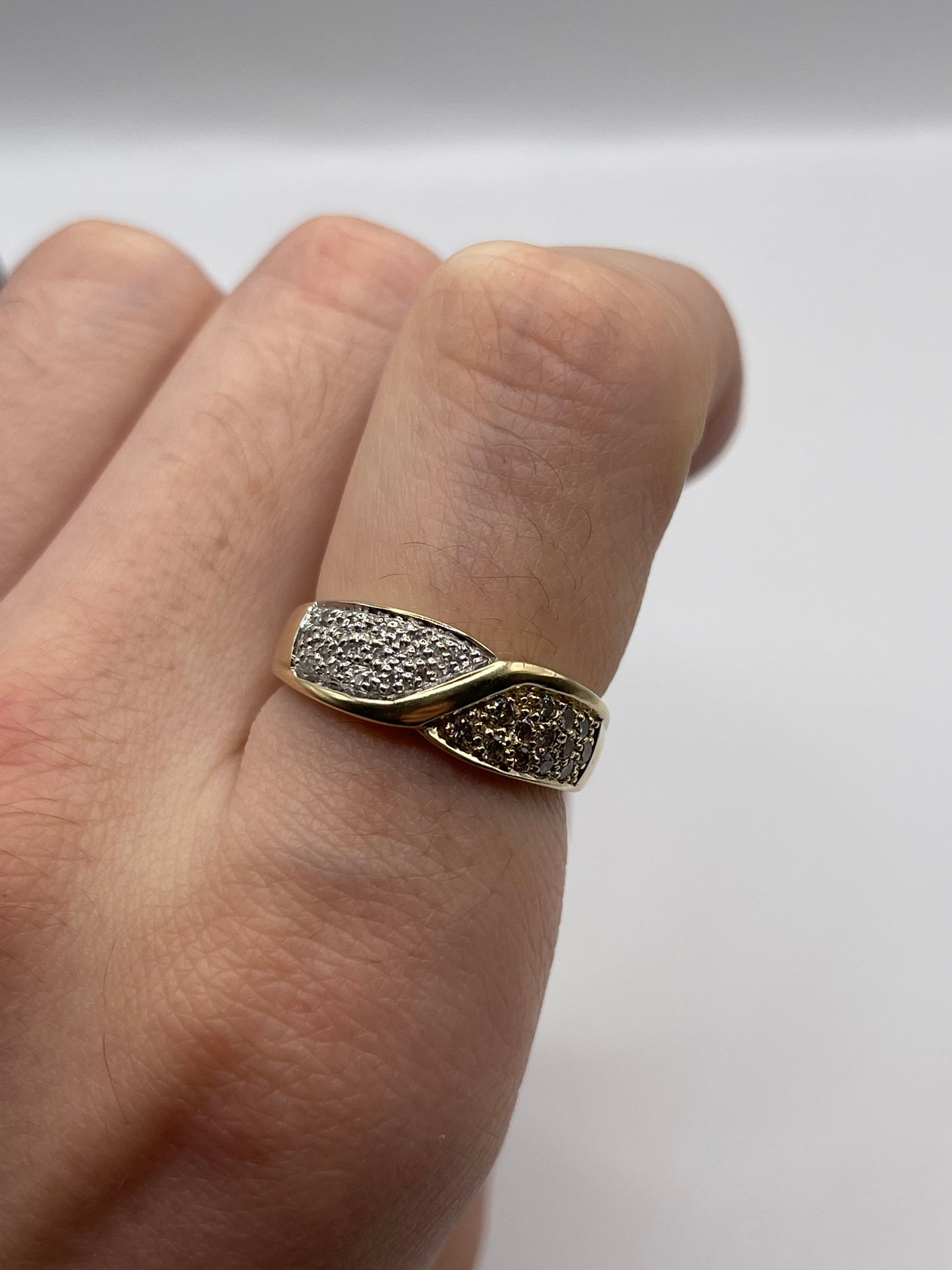 9ct gold diamond ring