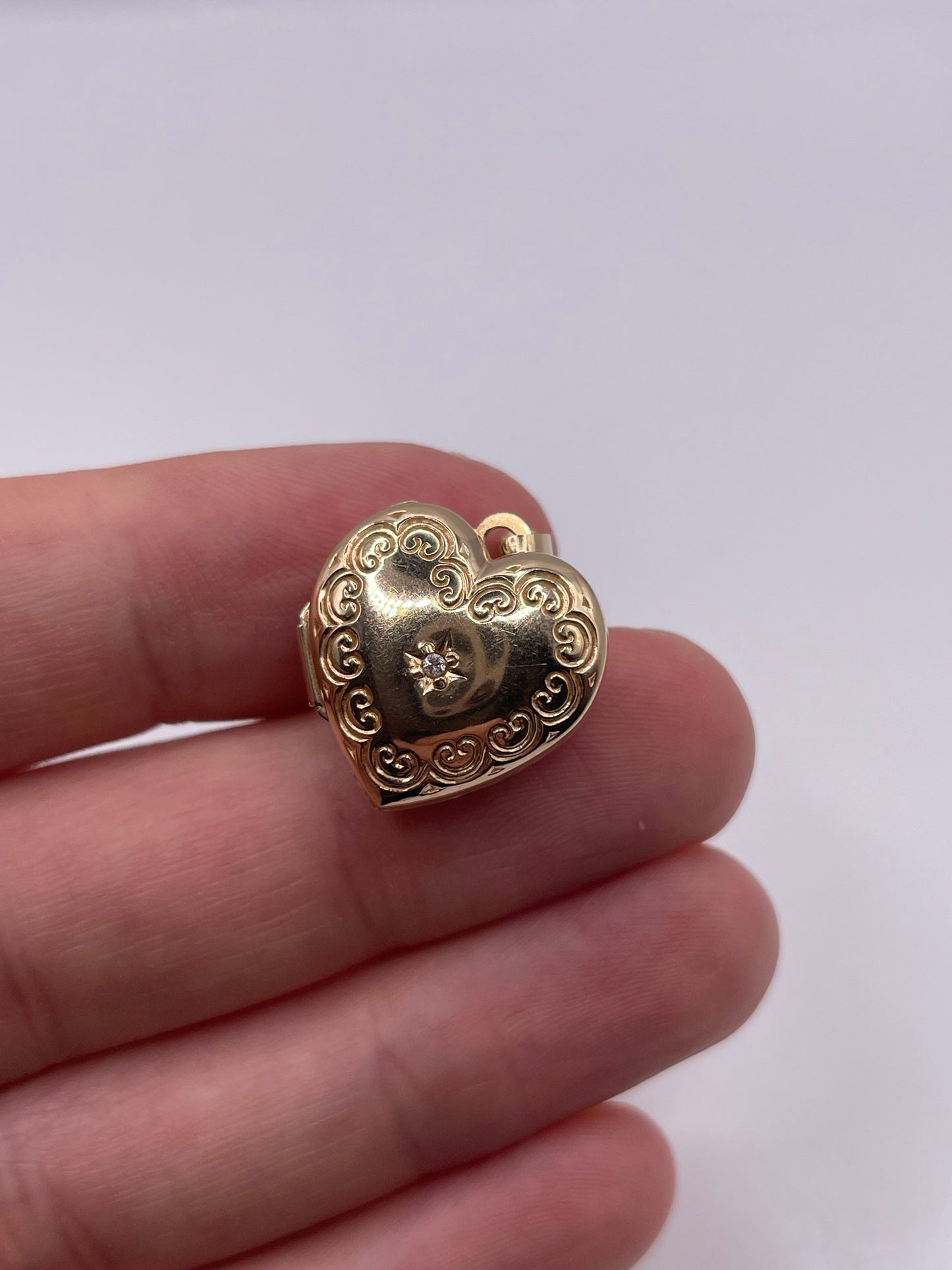 9ct gold diamond heart locket