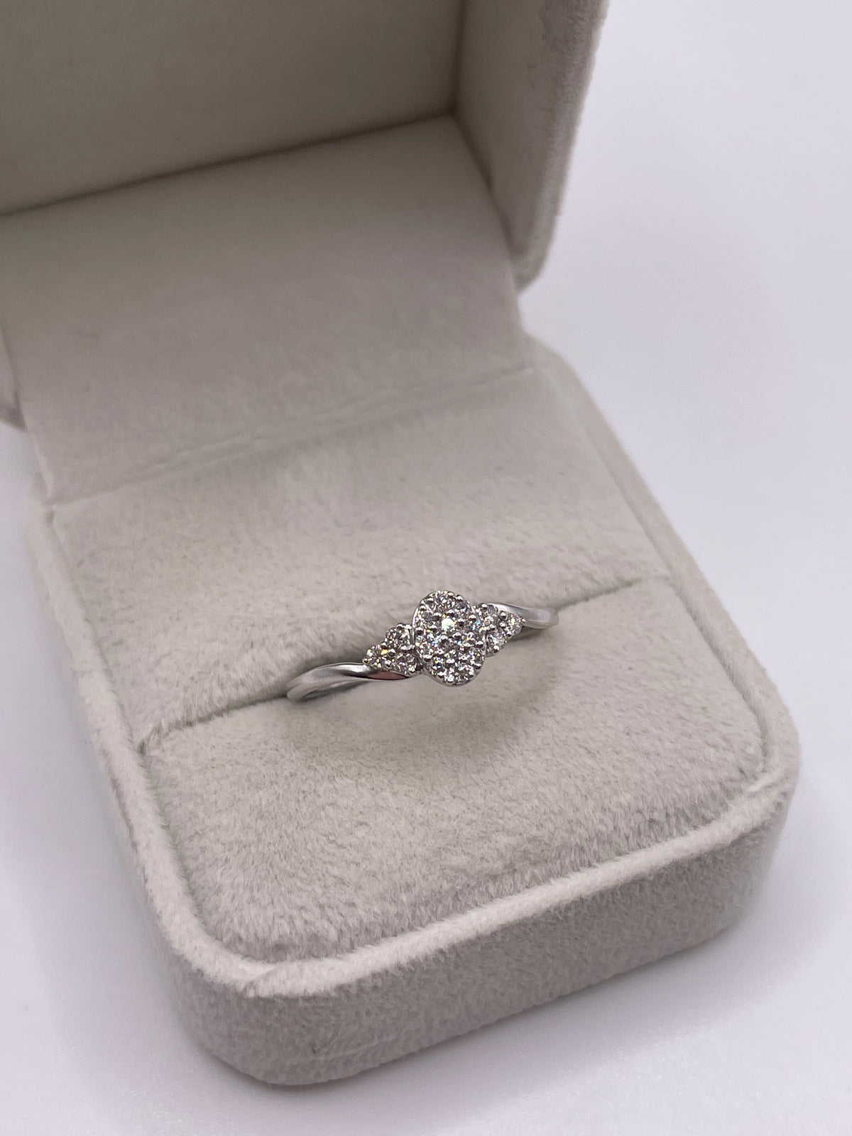 9ct white gold diamond cluster ring