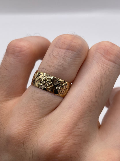 9ct gold patterned band