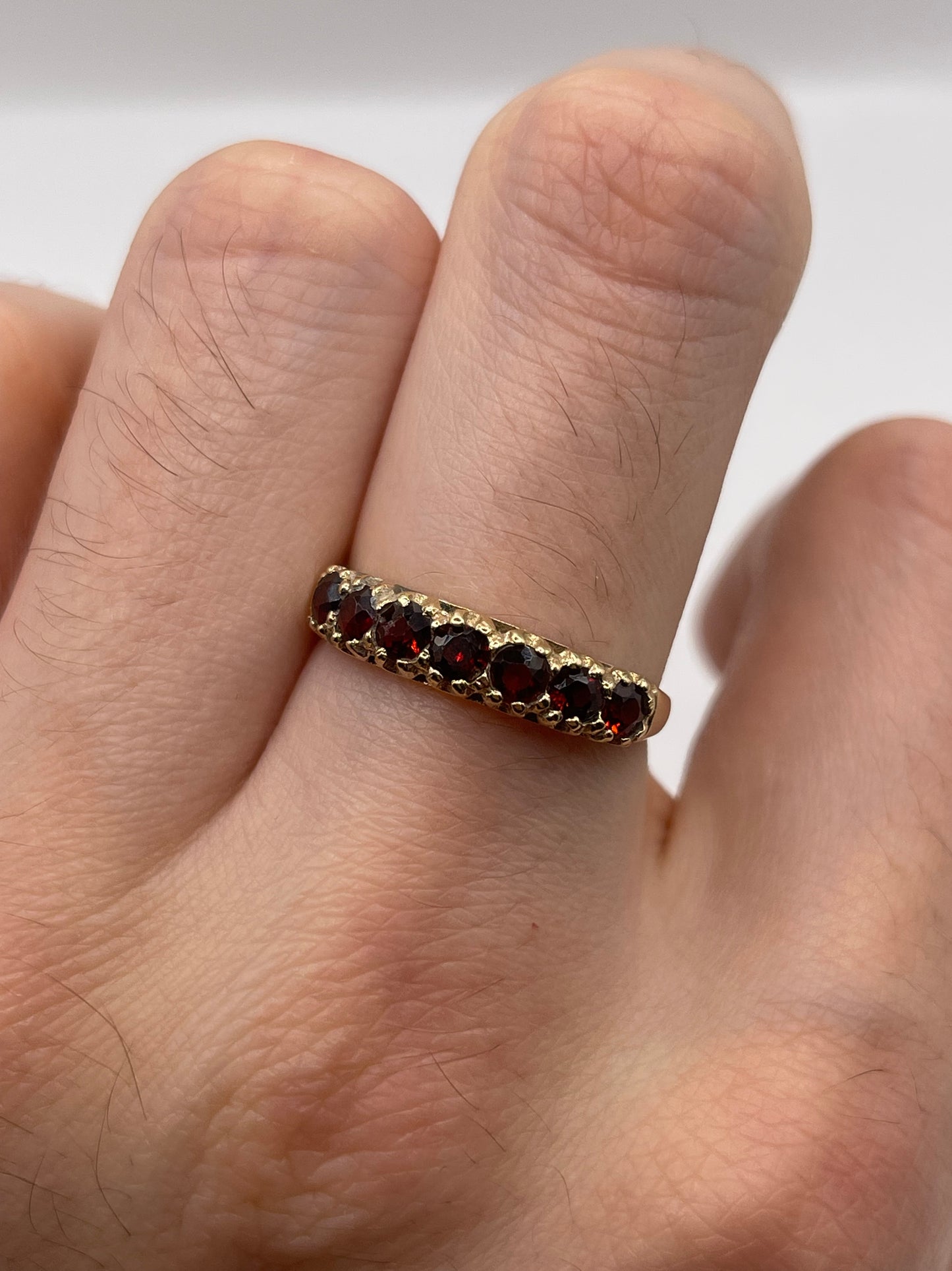 9ct gold garnet ring