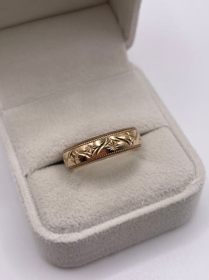 9ct gold patterned band