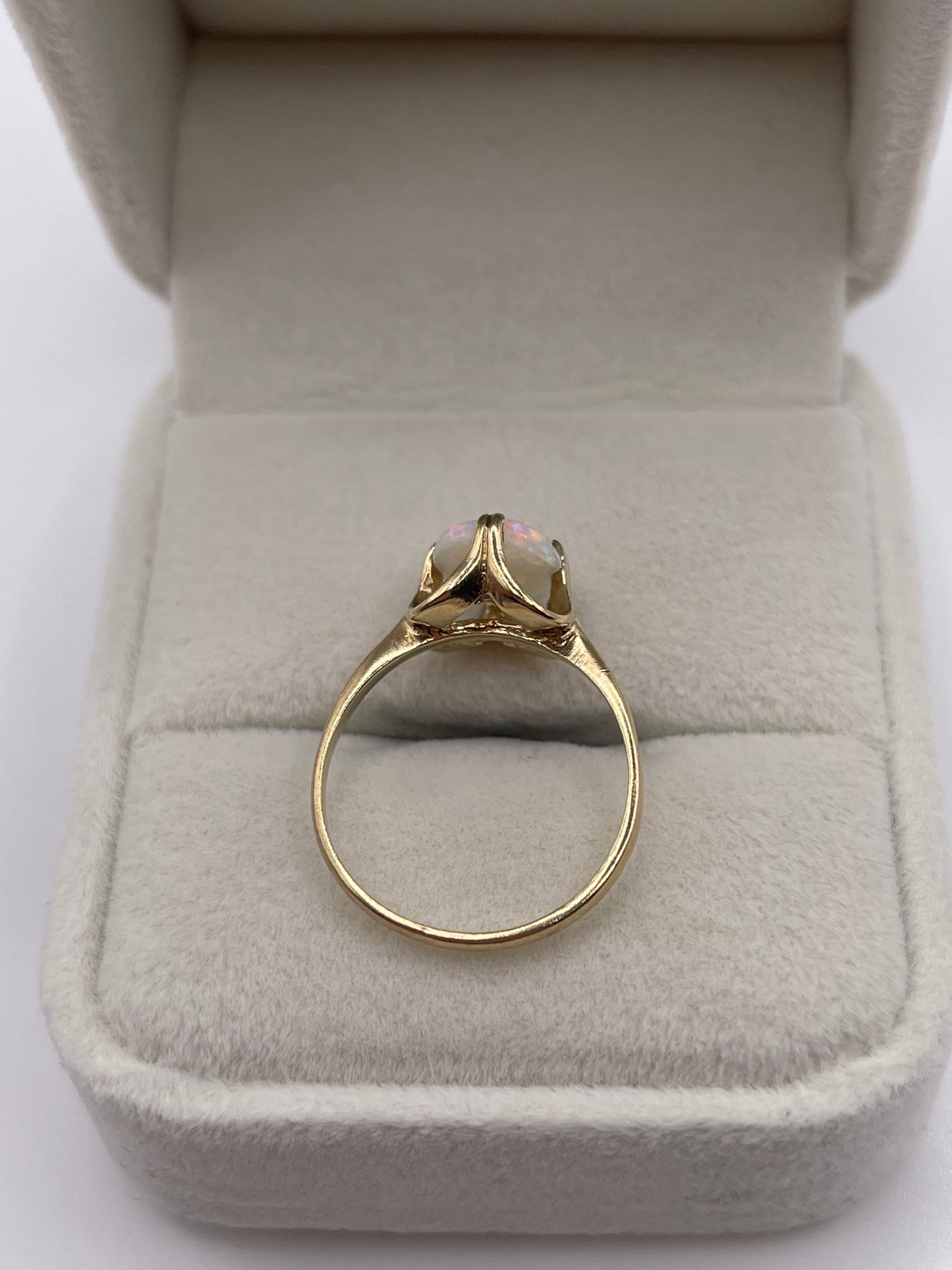 9ct gold opal ring