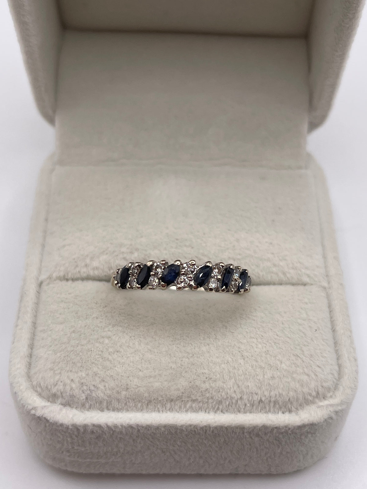 18ct white gold sapphire and diamond ring