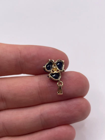 9ct gold cabochon sapphire pendant
