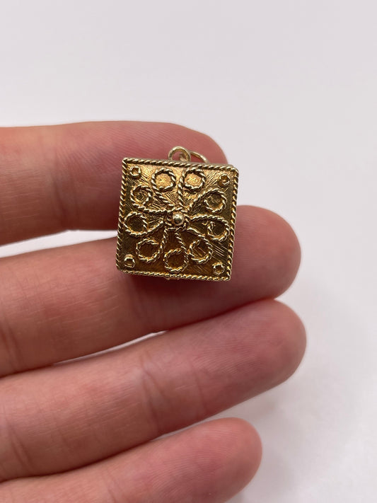 9ct gold keep sake box charm