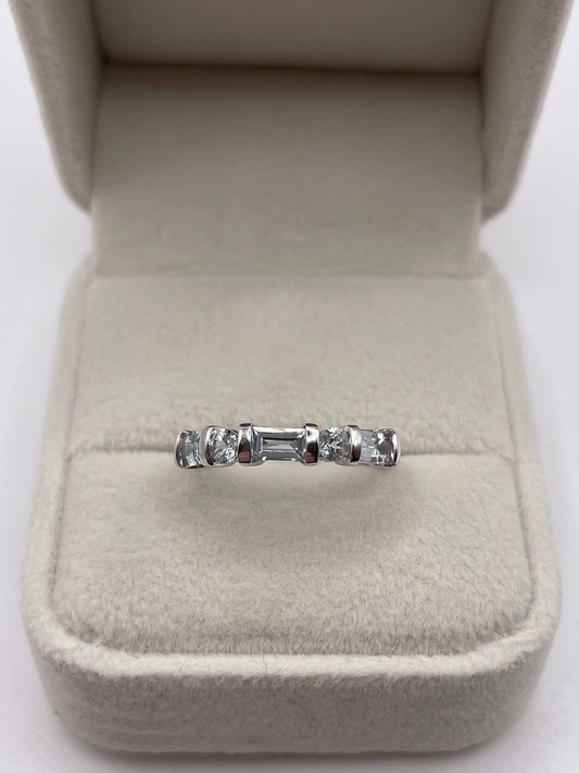 9ct white gold aquamarine ring
