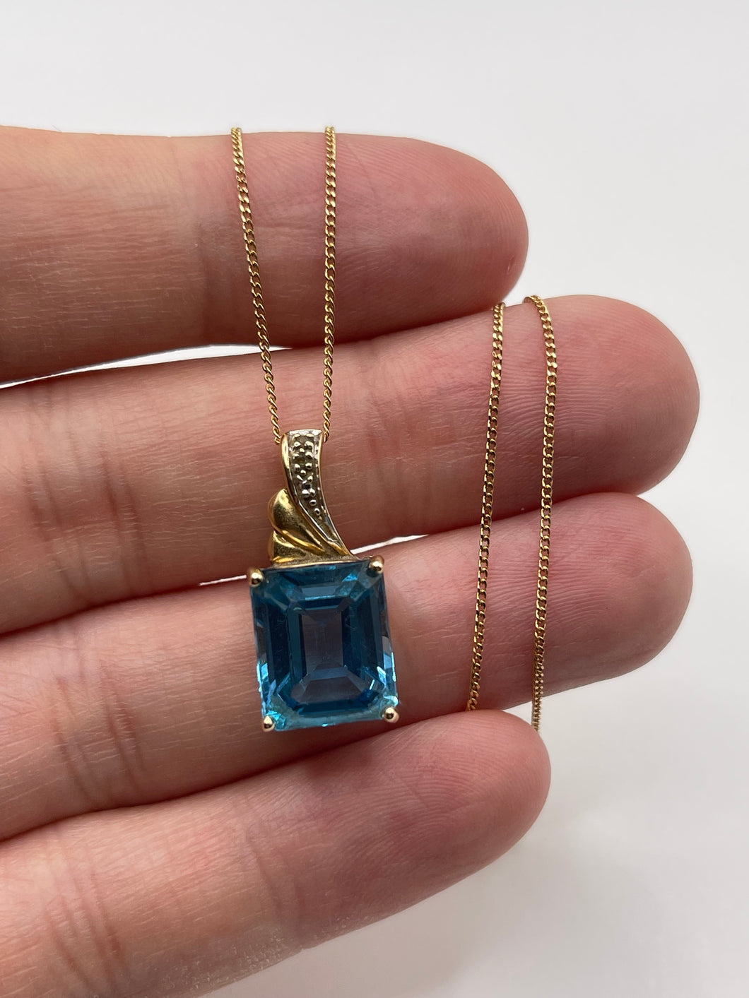 9ct gold topaz necklace