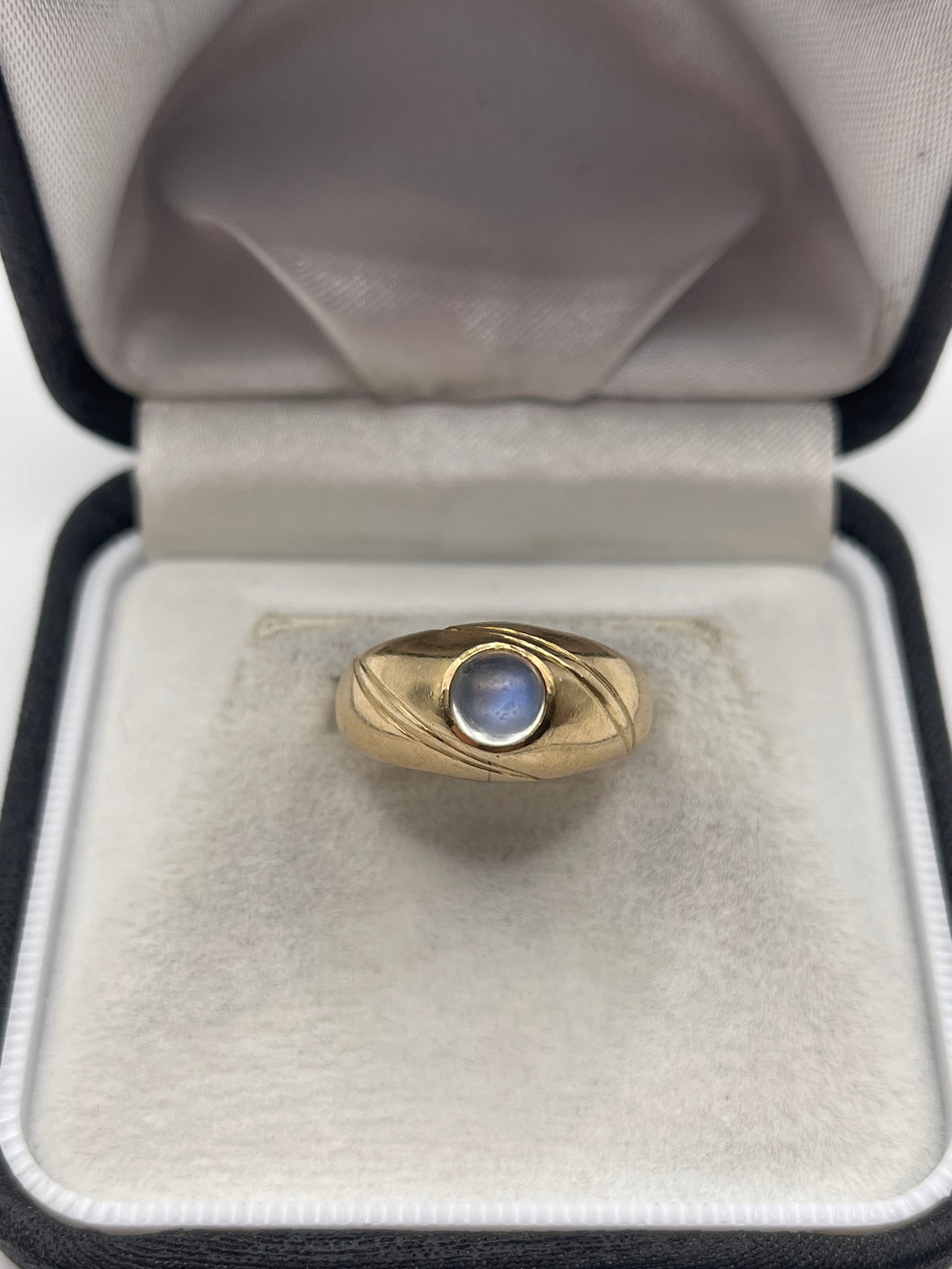 14ct gold moonstone ring