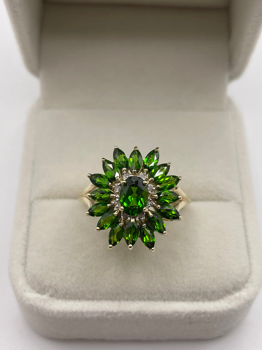 9ct gold diopside and diamond cluster ring