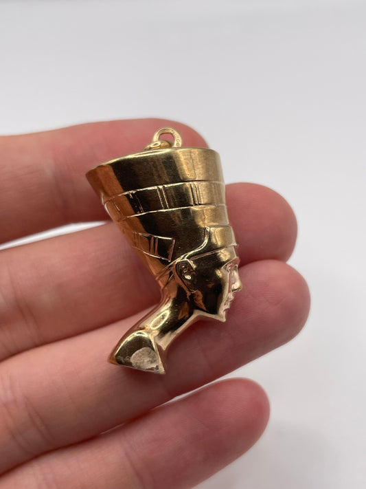 9ct gold Queen Nefertiti pendant