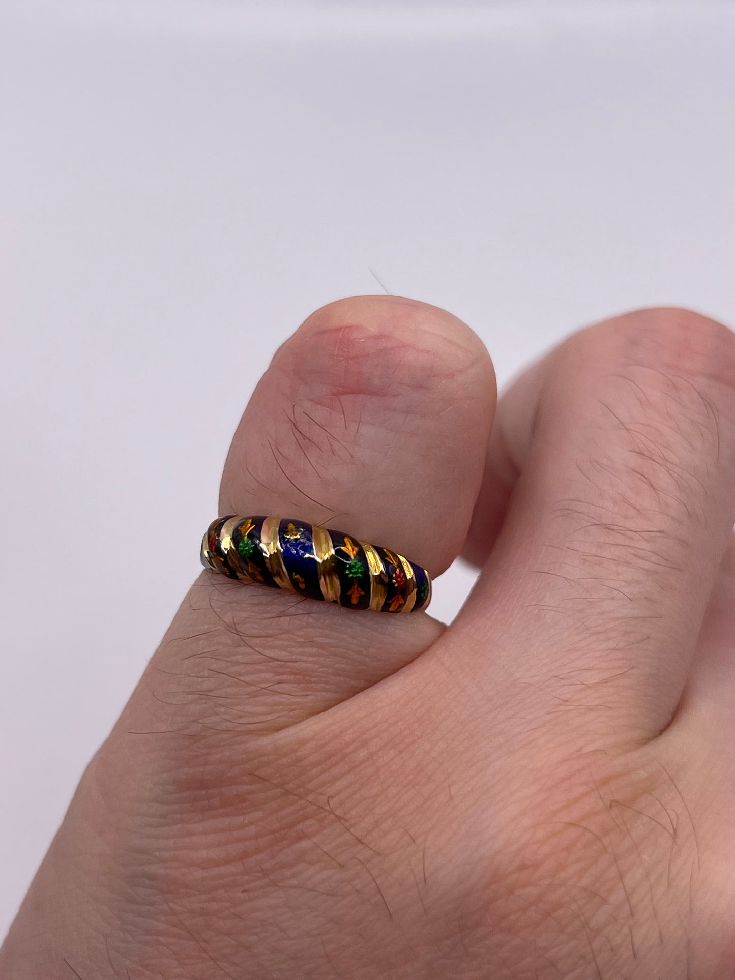 18ct gold enamel ring