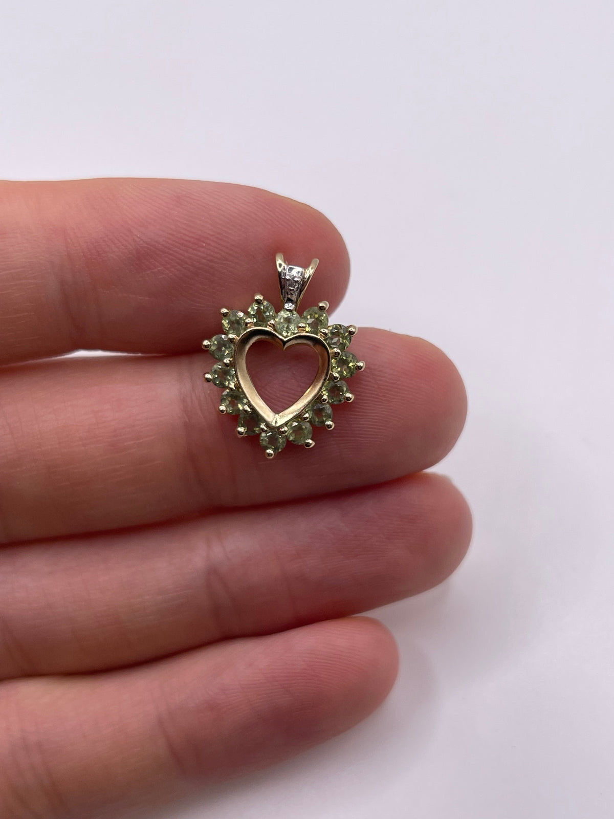 9ct gold quartz and diamond heart pendant