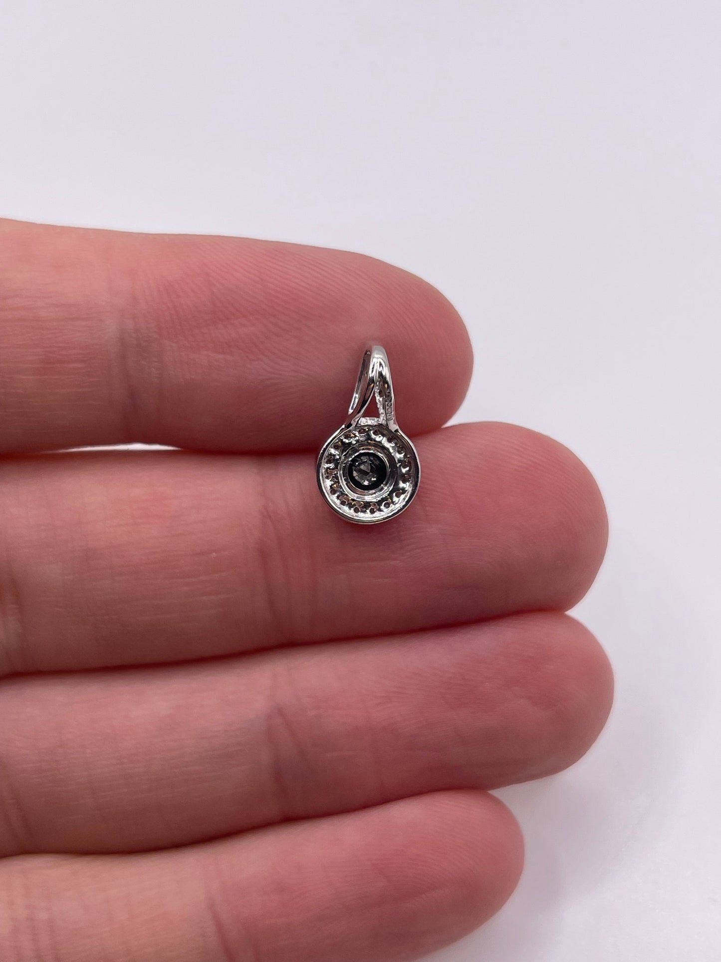9ct white gold diamond cluster pendant