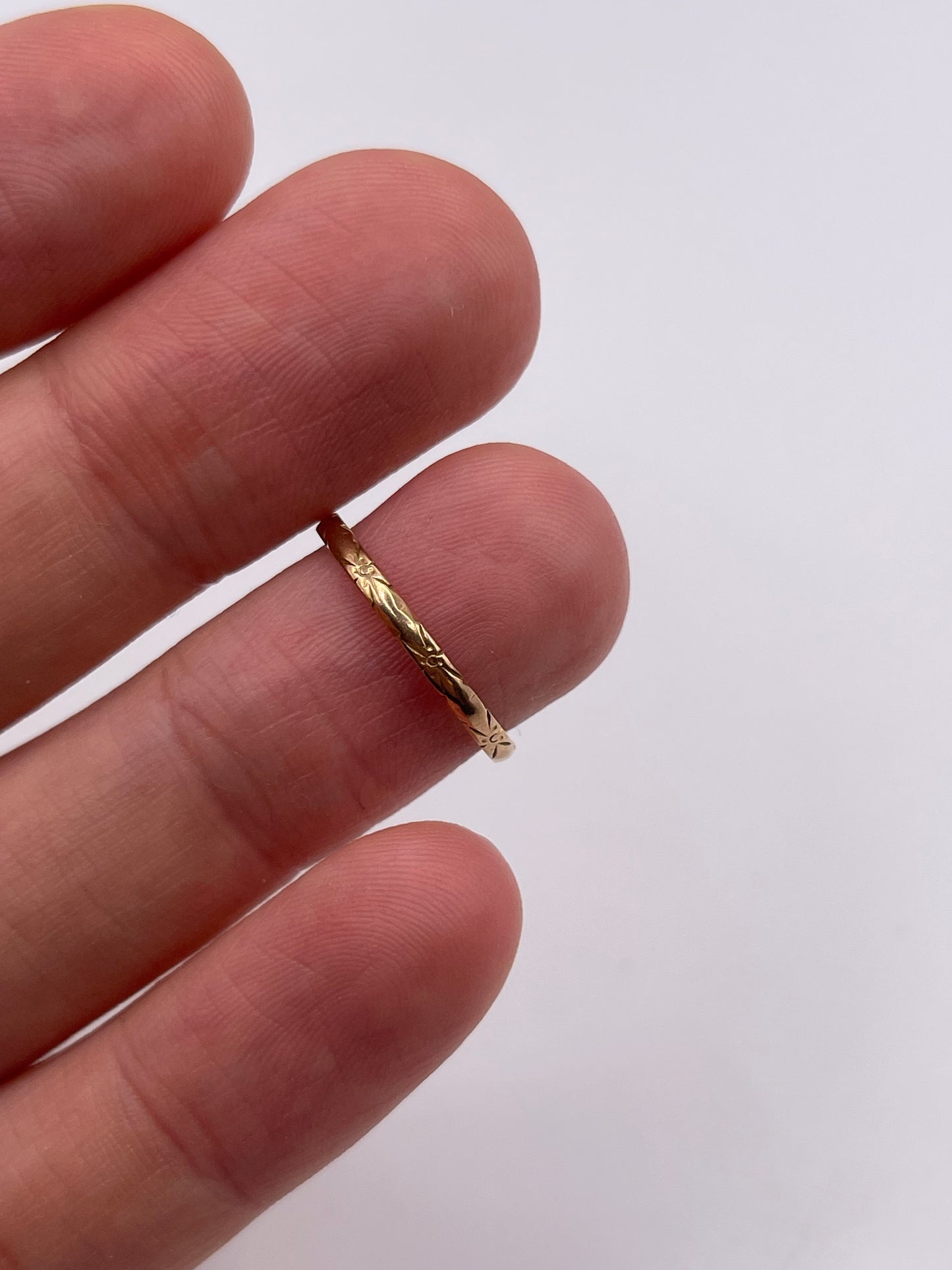 9ct rose gold patterned band