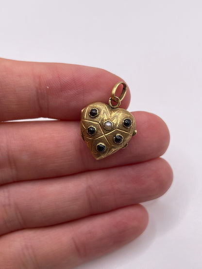Antique 15ct gold garnet and heart locket