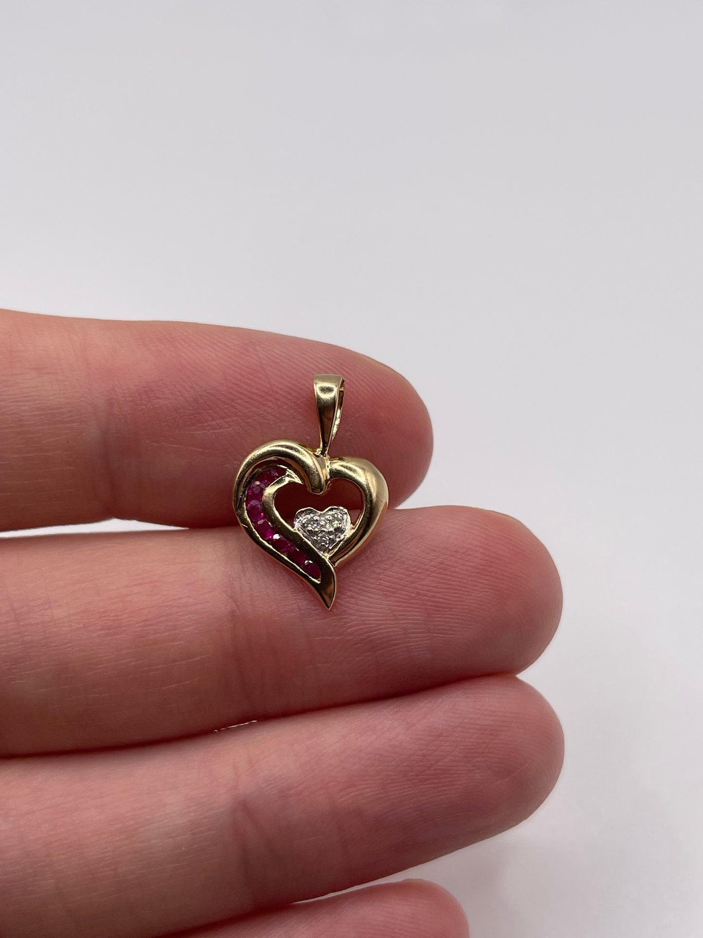 9ct gold ruby and diamond heart pendant