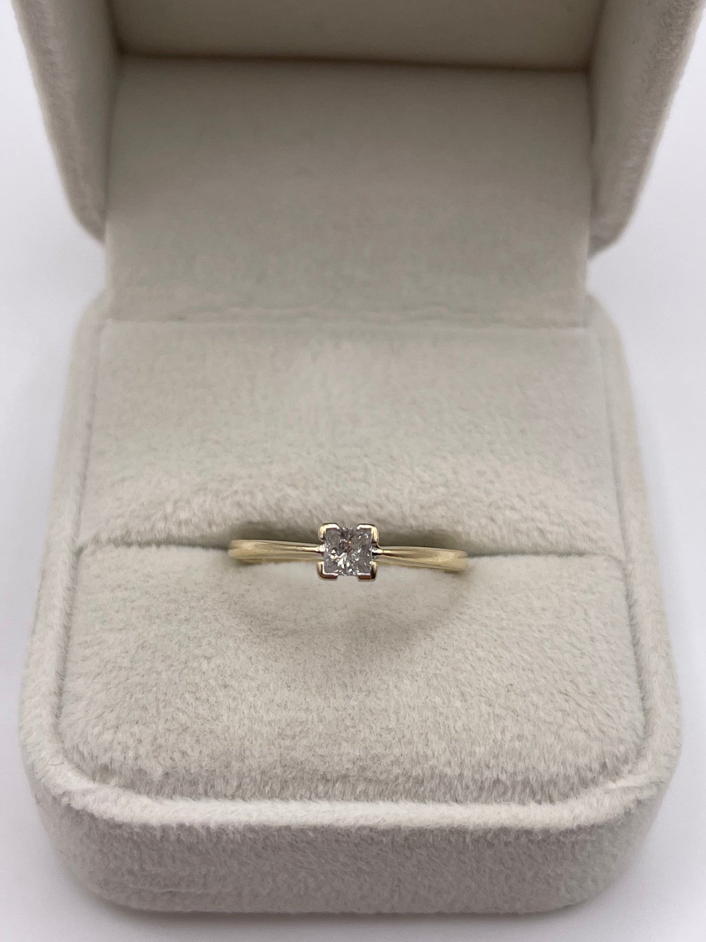 9ct gold diamond ring