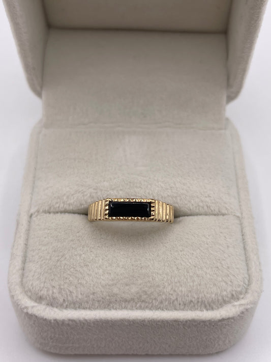 9ct gold onyx ring