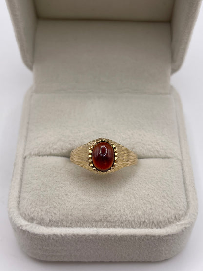 9ct gold cabochon garnet ring