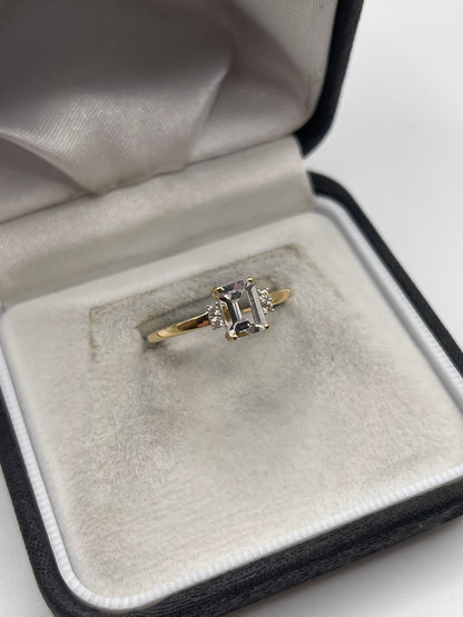 9ct gold zircon ring