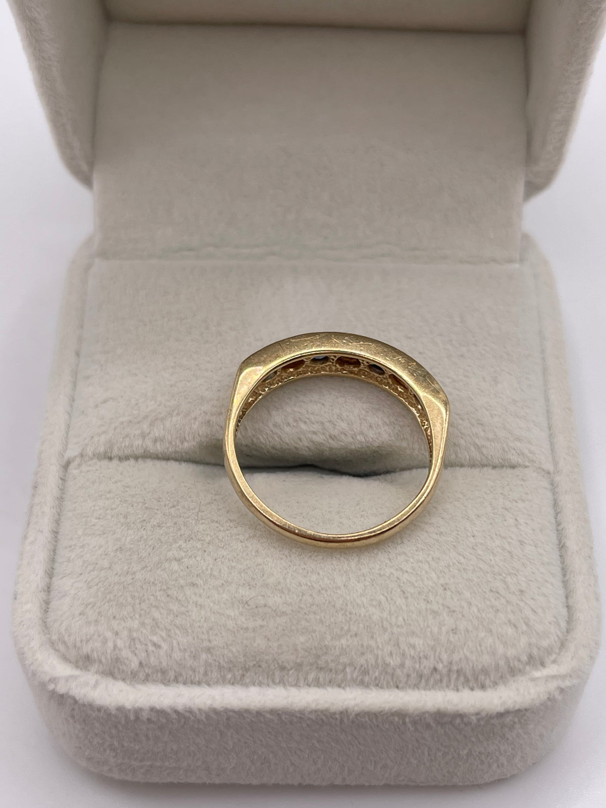 9ct gold sapphire and diamond ring