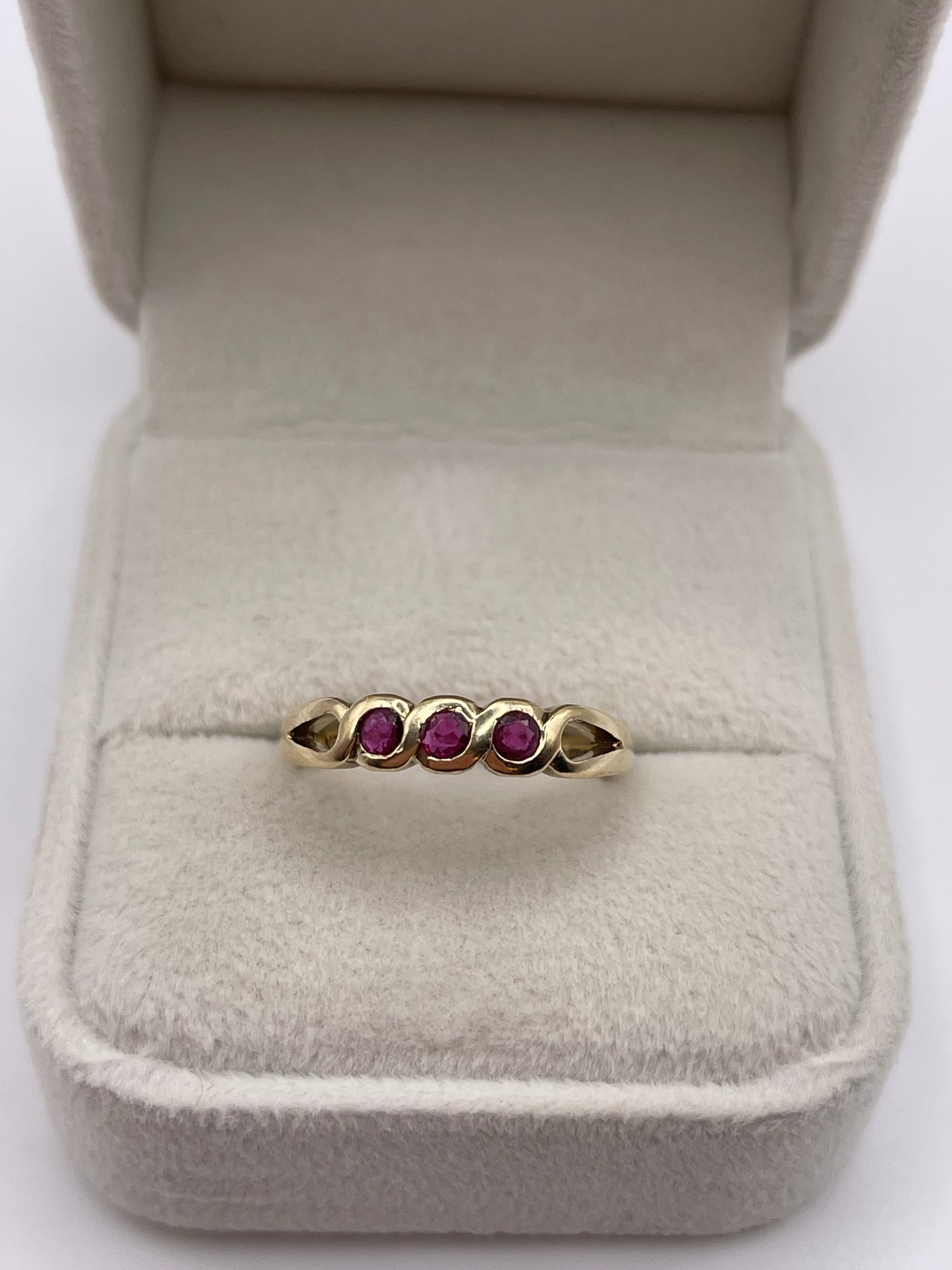 9ct gold ruby ring
