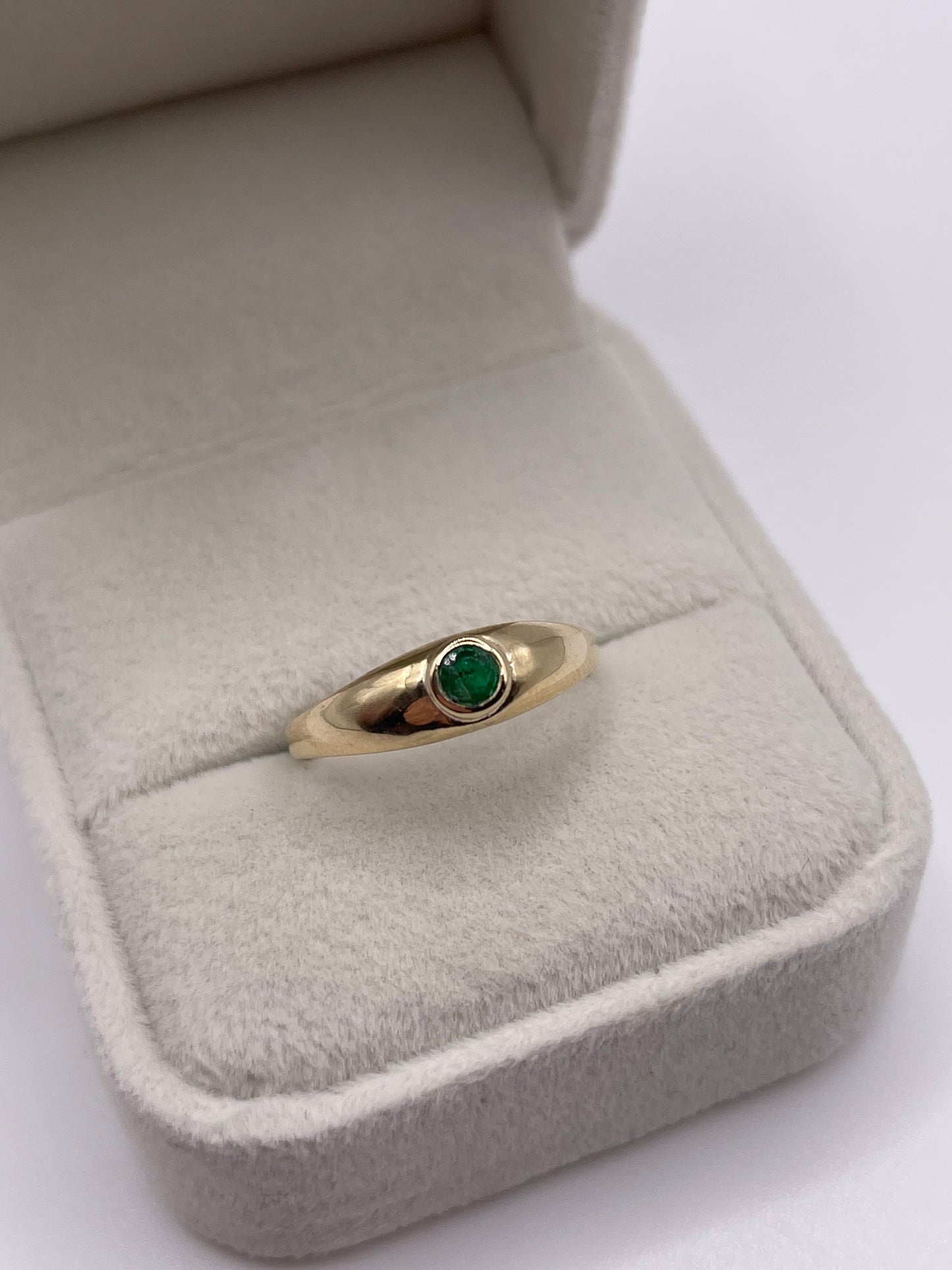 9ct gold emerald gypsy ring