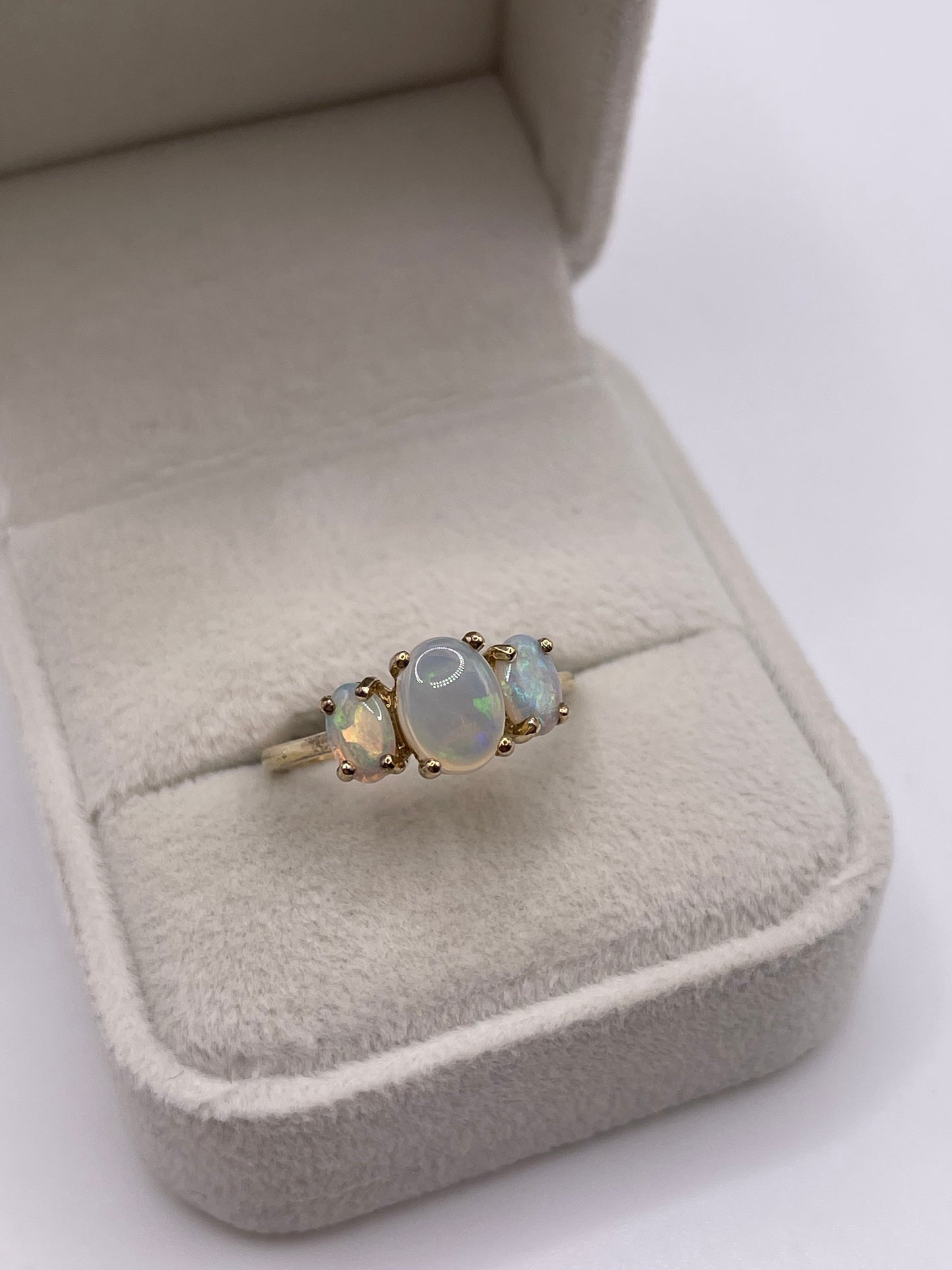 9ct gold opal ring