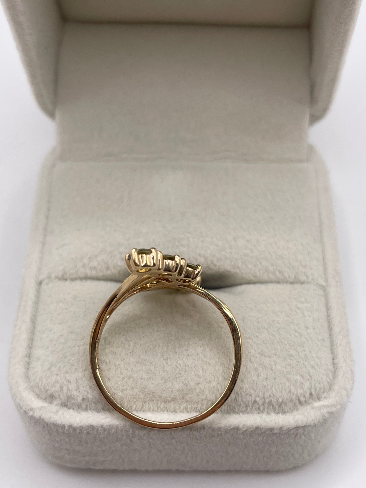 9ct gold quartz ring